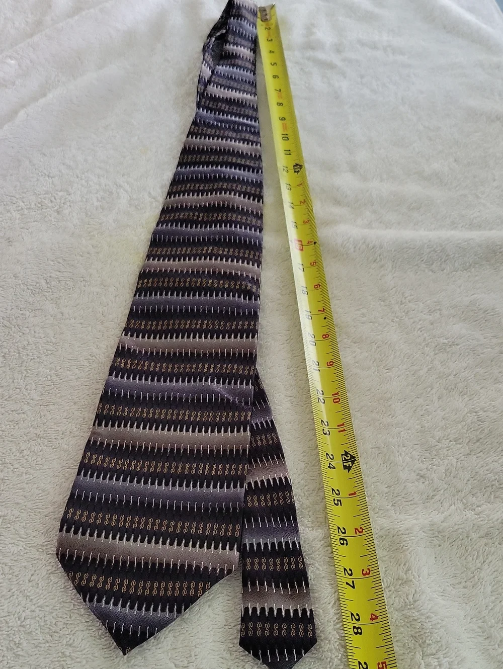 Bergamo New York Men's Patterned Black and Gray Hand Made Silk Tie .
